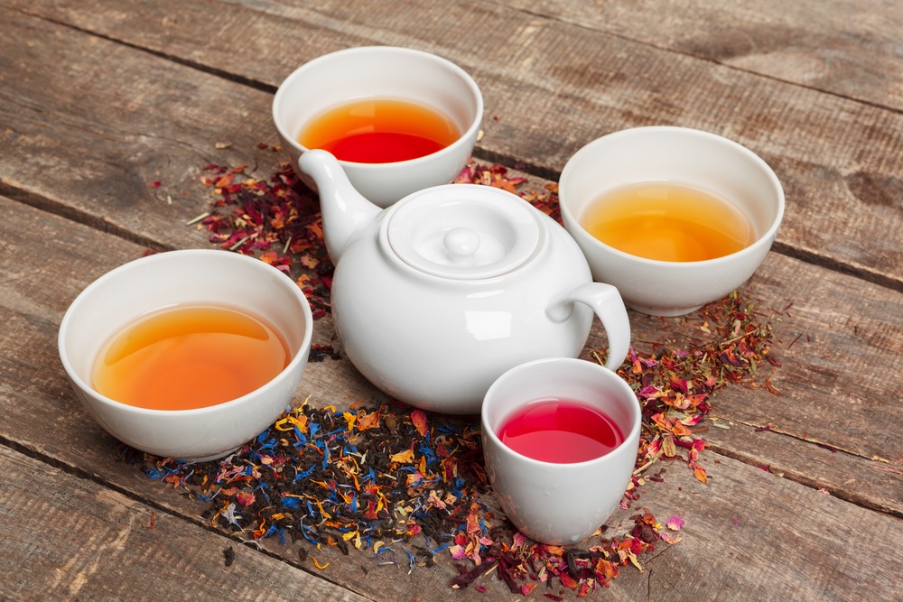four different teas for weight loss and a tea pot