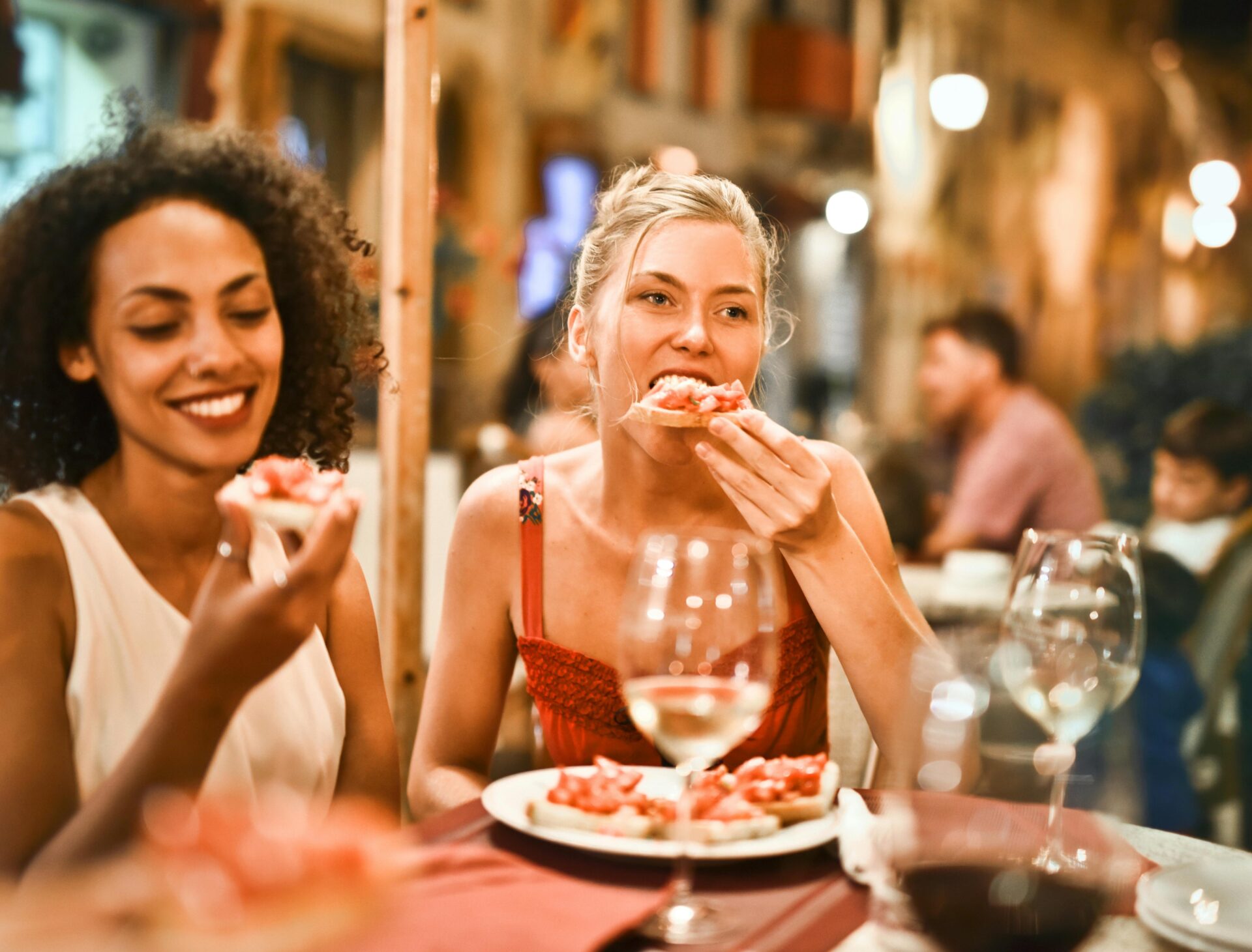 people dining at local Woodstock GA restaurant